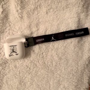 Nike OFF-WHITE Airpod case Air Jordan keychain W